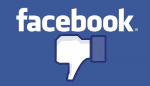 Facebook chiude a causa di un bug: "Sorry, something went wrong" Facebook chiude a causa di un bug: "Sorry, something went wrong"