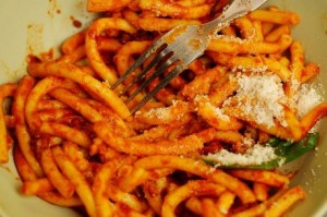maccheroni-freschi-al-ragù-di-salsiccia