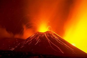 Eruzione Etna, per gli esperti a breve un'eruzione più significativa