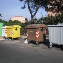 Catania, comune sigilla cassonetti marroni per la differenziata