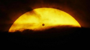 Venere transita nel sole di mezzanotte, è la fine del Mondo?