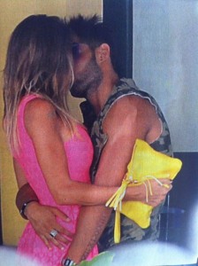 Guendalina Canessa e Alessio Lo Passo, bacio...