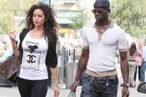 Raffaella Fico rimanda il test del DNA: "non voglio rischi inutili", Balotelli dovrà attendere
