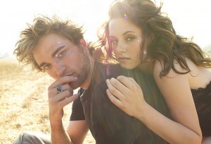 Kristen Stewart ha tradito per mesi Pattinson, che dichiara: "mi ha totalmente umiliato!"