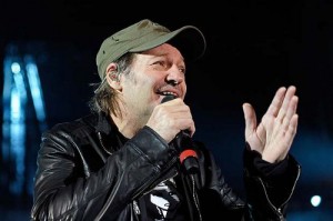 Vasco Rossi è ancora in clinica e Tania Sachs si scaglia contro i pettegolezzi