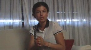 Sara Tommasi esce dalla clinica, Foto 1