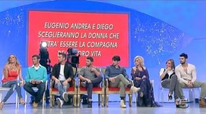 Uomini e Donne, puntata 8 novembre: Diego bacia Martina e tutti lo attaccano [foto e riassunto]