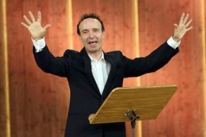 Benigni a 'La più bella del Mondo': "Berlusconi è tornato! E' questa la fine del Mondo"