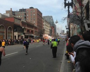 Bombe alla Maratona di Boston: 3 morti e oltre 140 feriti, 23 in gravi condizioni