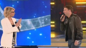 Matteo Renzi interviene ad 'Amici 12', la De Filippi lo difende [discorso]