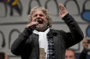 Beppe Grillo dal suo blog: "500.000 politici in Italia vivono con le nostre tasse"