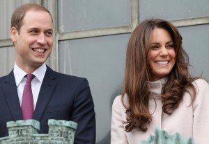 Royal baby, è nato e pesa 3,8 kg: un maschio per William e Kate