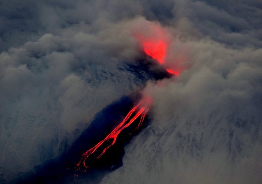 Eruzione Etna del 25 gennaio: chiuso l'aeroporto di ...