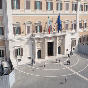 Camere, tagli salari dei dipendenti, proteste e polemiche con Boldrini