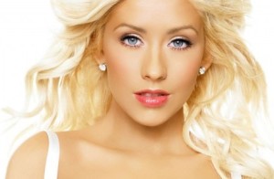 Christina Aguilera posa nuda col pancione [FOTO]
