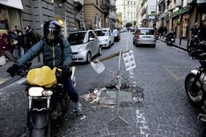 Inghilterra: "Napoli pericolosa", Napoli: "Londra molto di più"