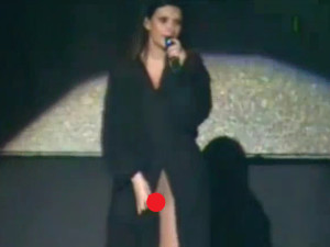 Laura Pausini furiosa: "In Perù non ero nuda!"