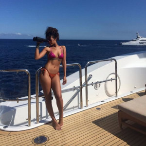 Rihanna super sexy in bikini sullo yacht a Ponza