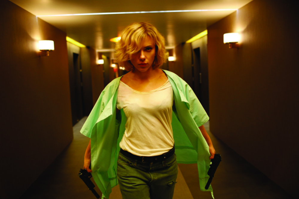 Besson ci spiega l'evoluzione con Scarlett Johansson in "Lucy"