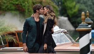 Belen Rodriguez e Stefano De Martino: bacio mozzafiato sul red carpet