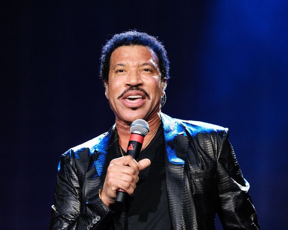 Lionel Richie: "Miley Cyrus e Justin Bieber spariranno presto"