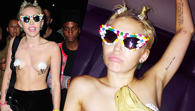 Miley Cyrus con il seno al vento al party di Alexander Wang