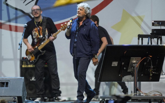 Beppe Grillo al Circo Massimo: "Renzi un acceleratore del default"