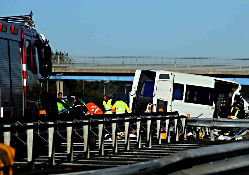 Drammatico incidente sull'A1 alle porte di Roma: 6 morti e 8 feriti