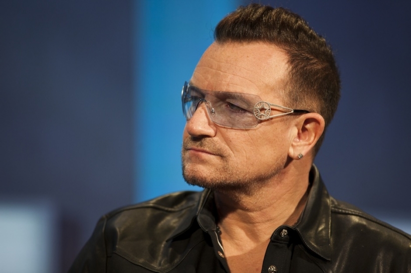 U2, Bono chiede scusa per il download automatico su iTunes