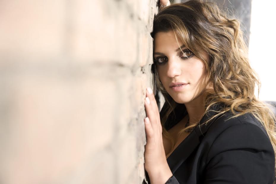 Deborah Iurato presenta l'album "Libere" e torna single