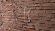 Incide le iniziali su un muro del Colosseo, russo denunciato a Roma