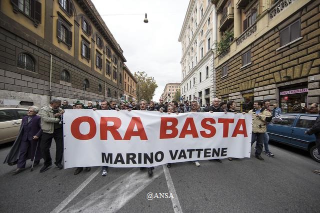 Imponente manifestazione a Roma contro il degrado periferico