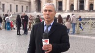 Ali Agca visita la tomba di Papa Wojtyla: "Siamo alla fine del mondo"