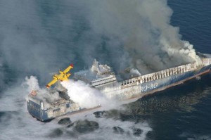 Traghetto Norman Atlantic: salvi in 427, 10 i morti, forse 38 i dispersi