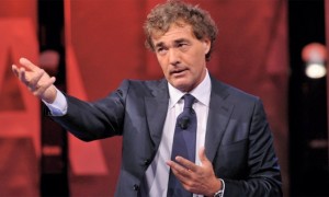 Massimo Giletti accusa un malore in diretta durante "L'Arena" (video)