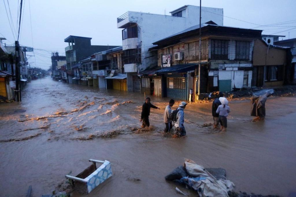 Filippine: tifone Hagupit perde potenza ma provoca 24 vittime