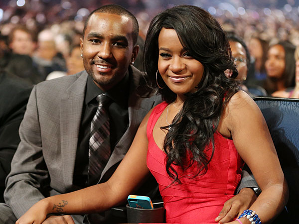 Bobbi Kristina Brown: morta per i media, la famiglia smentisce