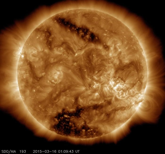 Tempesta solare colpisce la Terra: in corso la più forte in 11 anni