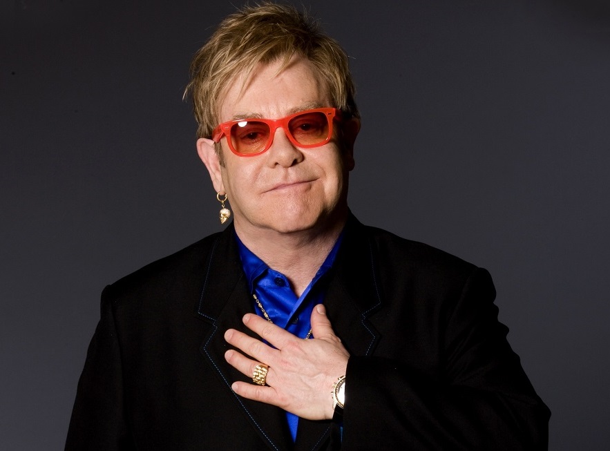 Elton John: "Boicottiamo Dolce & Gabbana, pensiero arcaico"