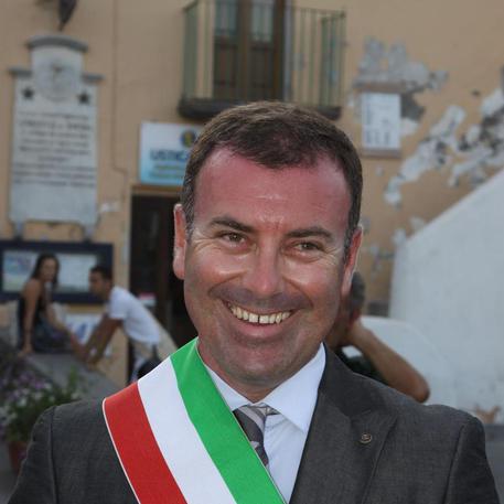 Peculato, arrestato il sindaco di Santa Maria Salina Massimo Lo Schiavo