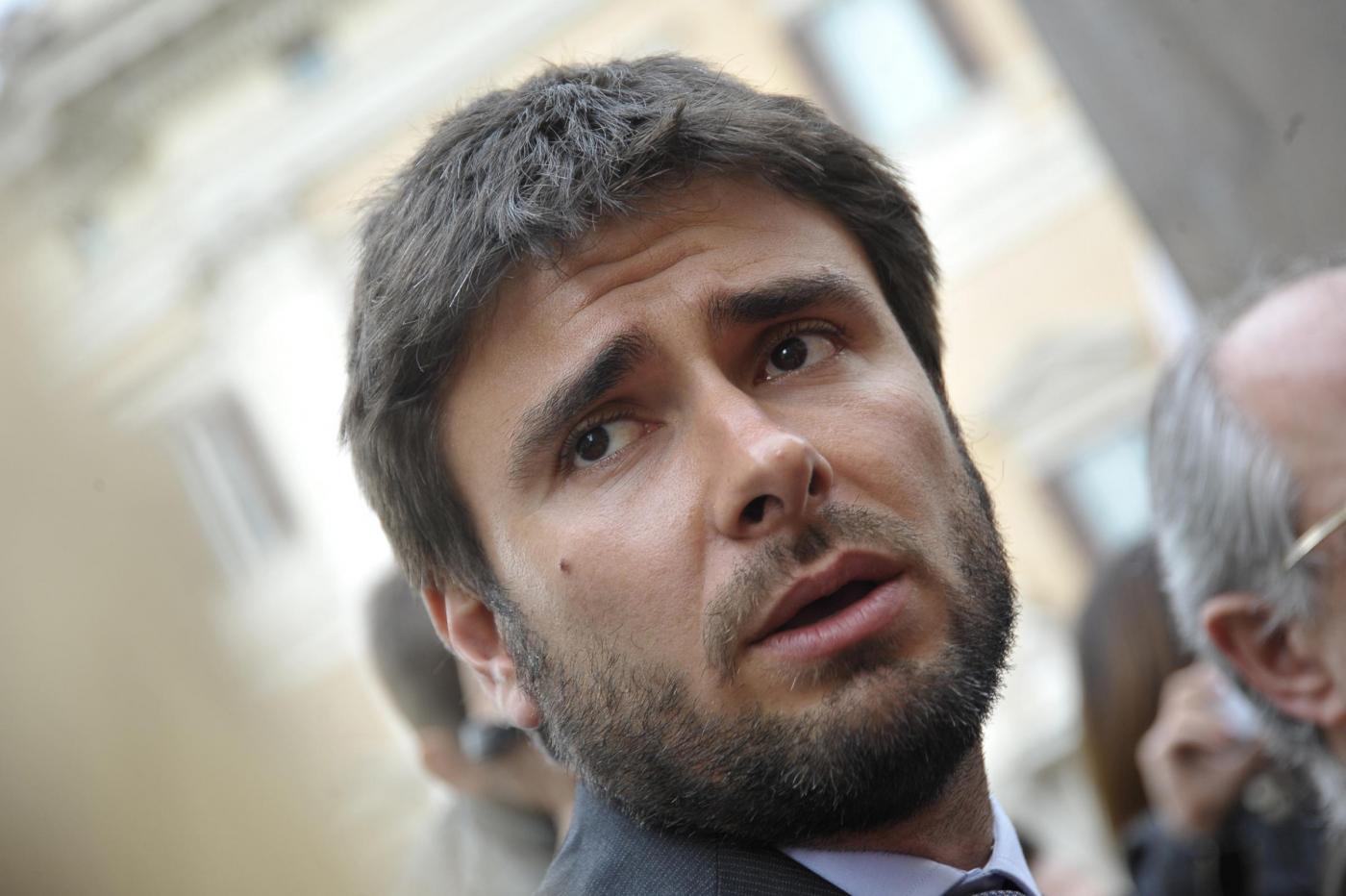 Alessandro Di Battista, M5S: "Non stiamo nell'Euro, ma nel marco"