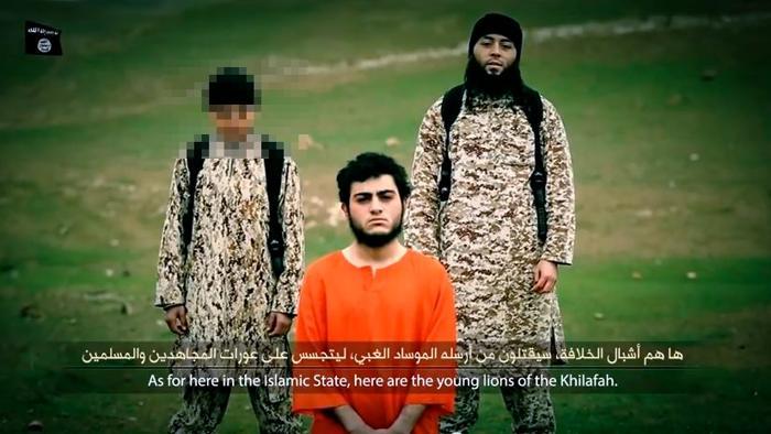 L'Isis pubblica un video in cui un bambino uccide un ostaggio