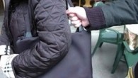 Rapinata una donna e trascinata per alcuni metri, succede a Roma