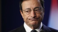 Conferenza Bce: Draghi "aggredito" da manifestante "Blockupy"