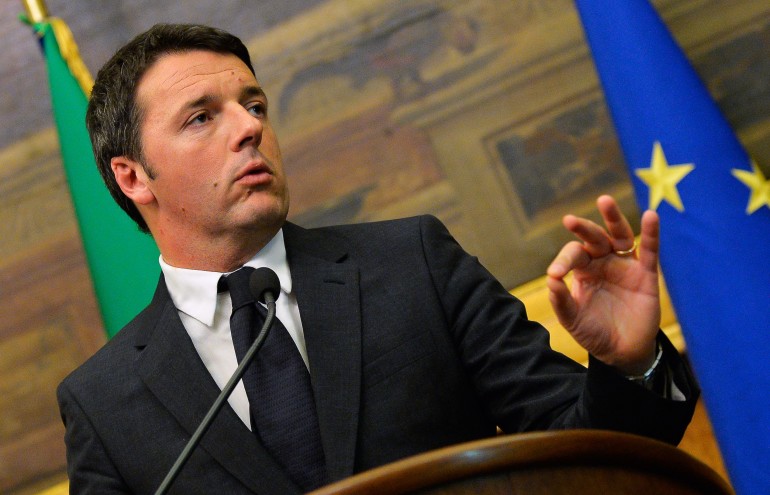 Renzi ai circoli Pd: "In ballo la nostra dignità, non solo la legge elettorale"