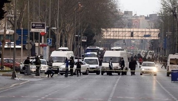 Giorni di terrore in Turchia: assalti a sedi partito Akp e polizia a Istanbul