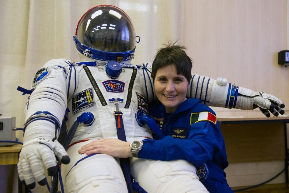 Matteo Renzi in collegamento con Astro Samantha: "Torni presto"
