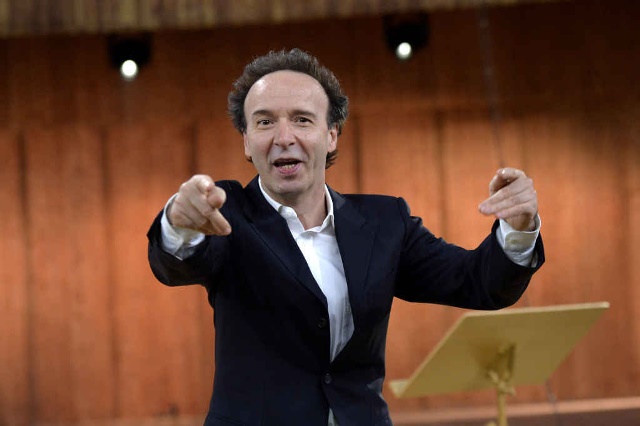 Benigni show in Senato: "I politici fiorentini hanno un caratteraccio"