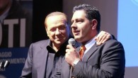 Berlusconi a Genova per sostenere Toti cade dal palco del comizio