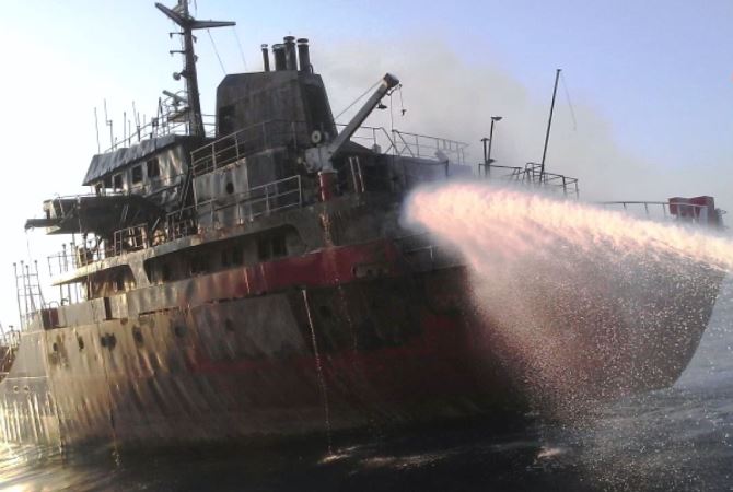 Nave turca bombardata al largo delle coste libiche